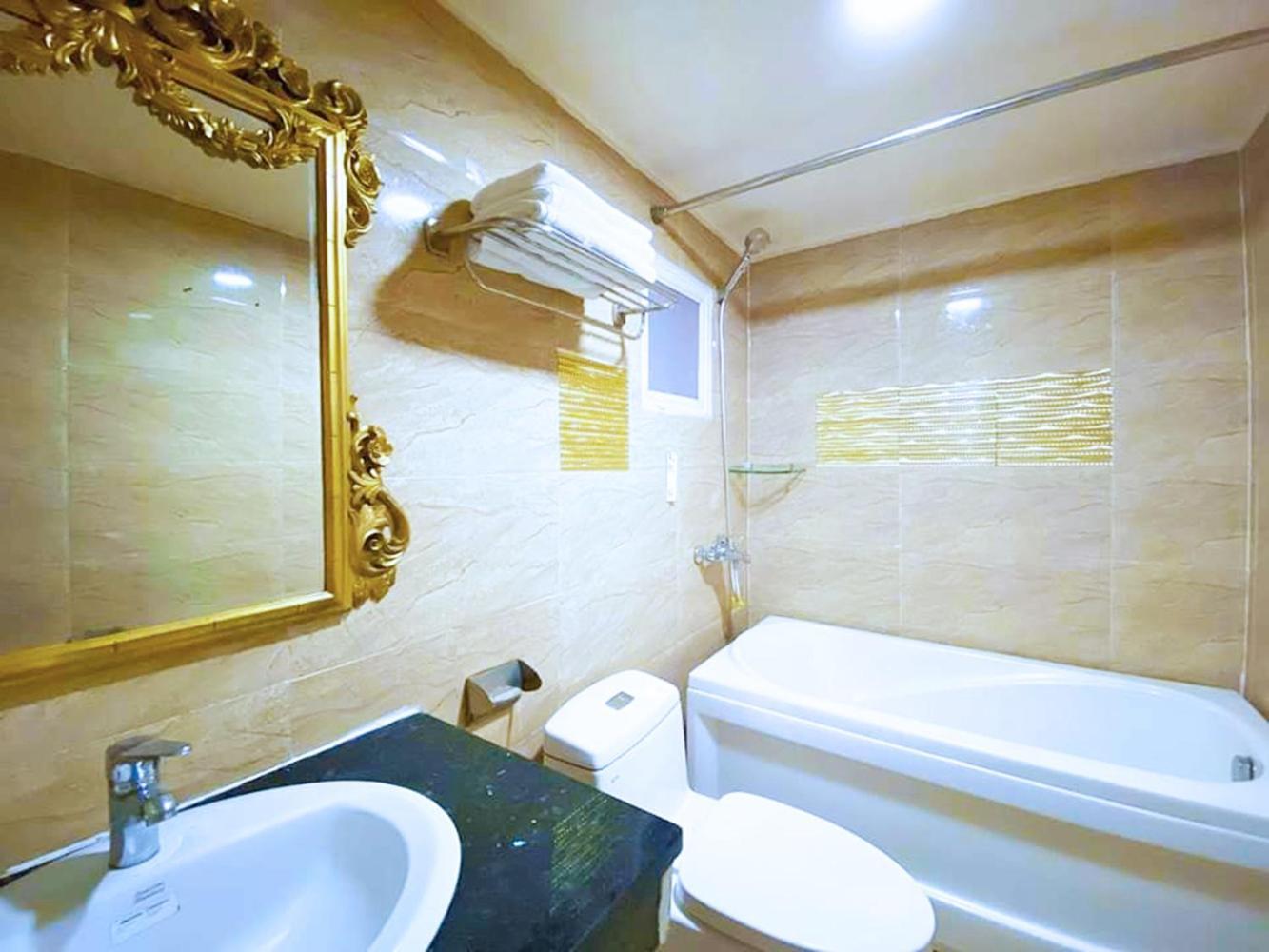 Grad Crowne Bui Vien Khách sạn *