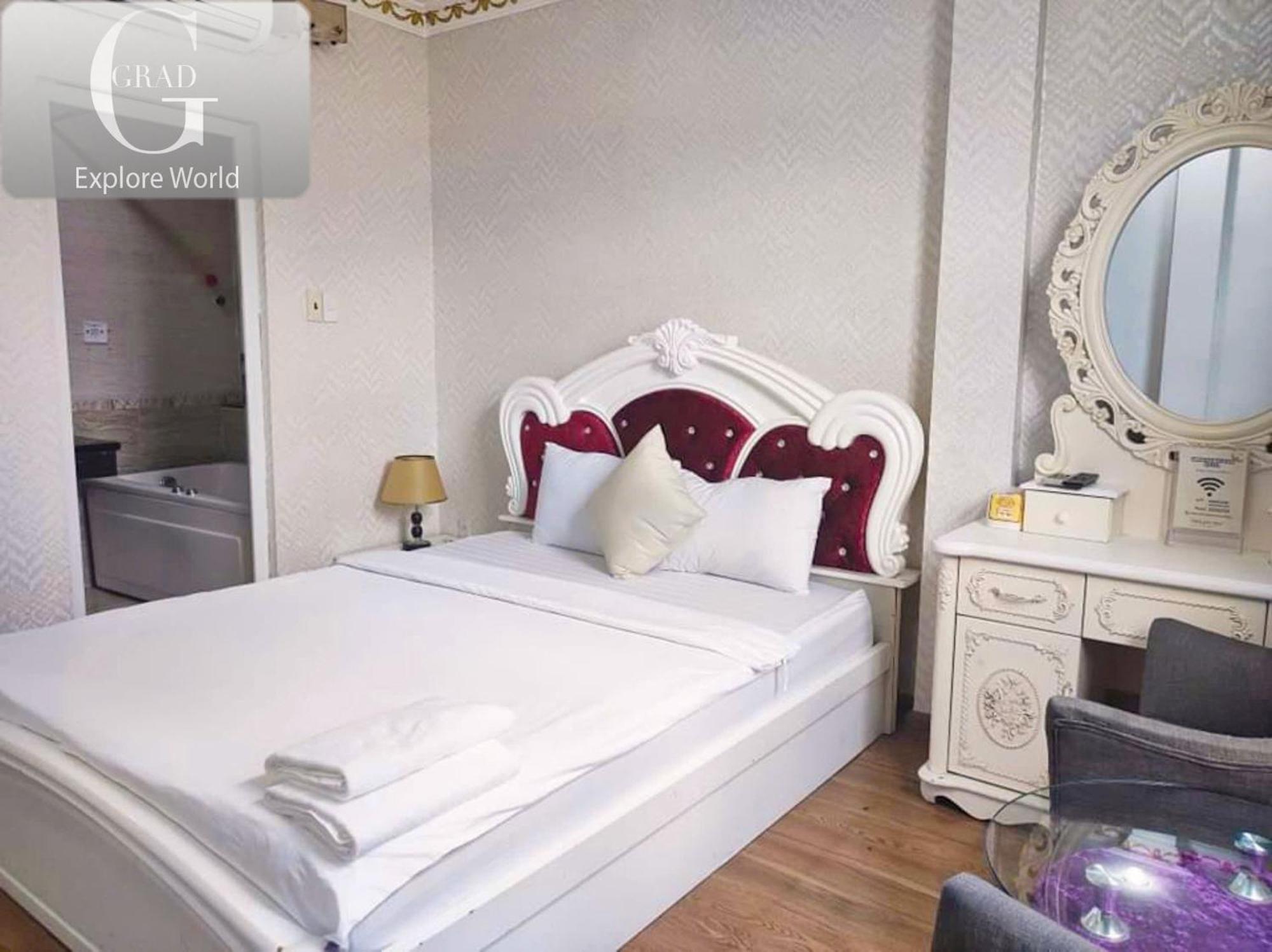 Grad Crowne Bui Vien Khách sạn
