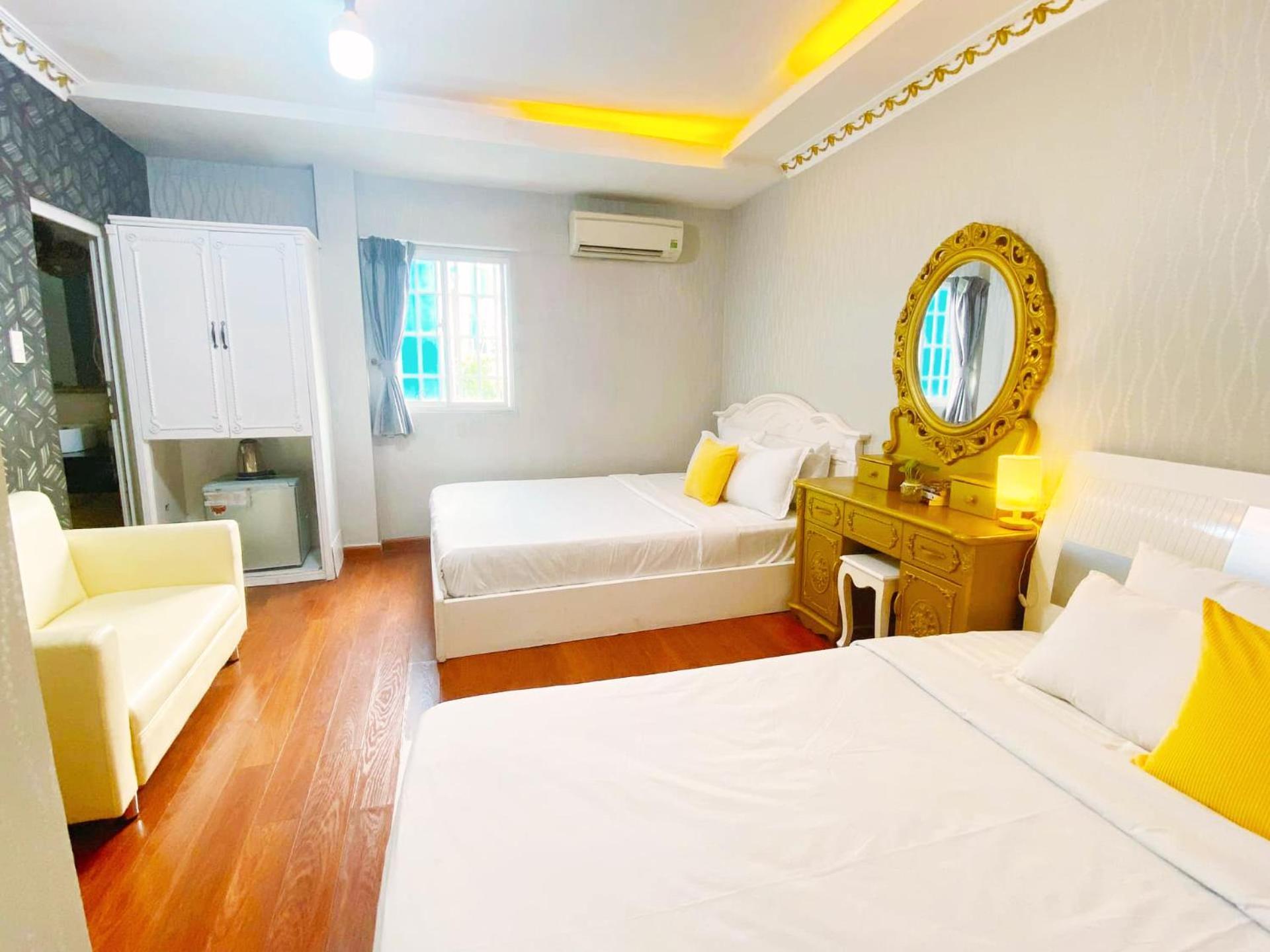 Khách sạn Crowne Bui Vien *